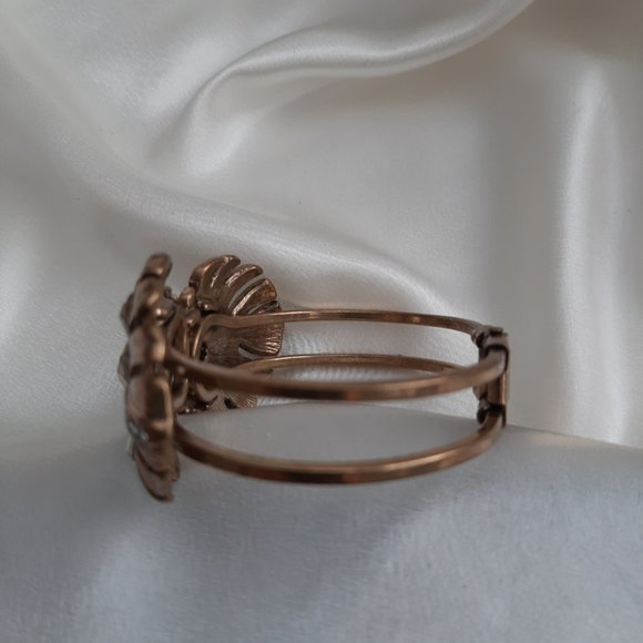 Vintage style bracelet.  Spring style opening. - Picture 3 of 10